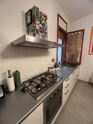 Cucina completa con elettrodomestici