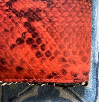 Bolso de noche serpiente rojo