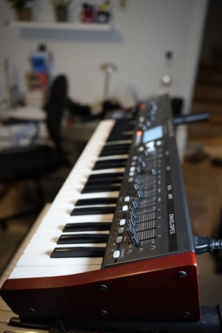 Sintetizador Behringer Deepmind 12