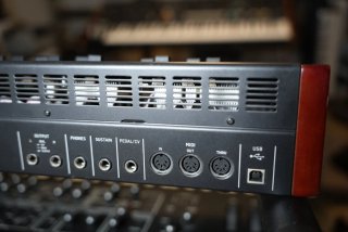 Sintetizador Behringer Deepmind 12