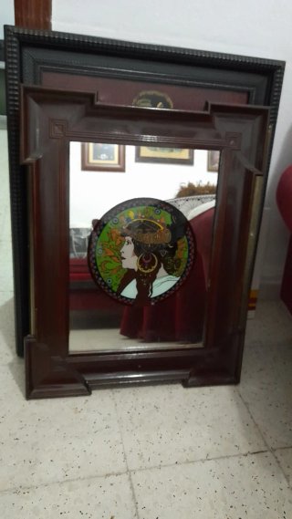Cuadro Espejo con Figura Pintada