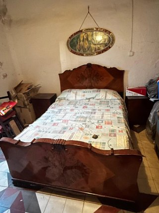 Dormitorio antiguo: Cama, Armario y Cofre