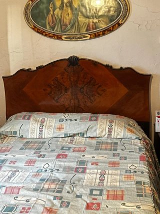 Dormitorio antiguo: Cama, Armario y Cofre