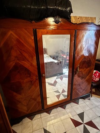Dormitorio antiguo: Cama, Armario y Cofre