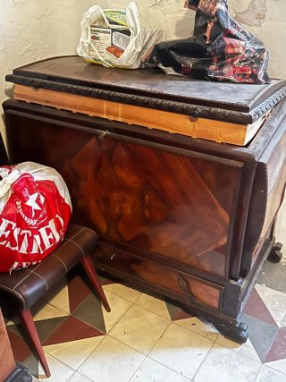 Dormitorio antiguo: Cama, Armario y Cofre