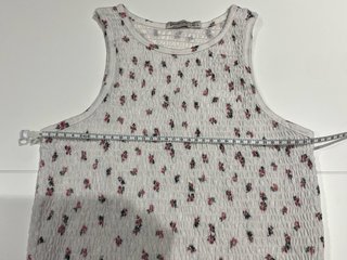 Top crop Stradivarius nido de abeja floral T. L