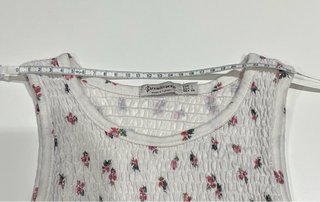 Top crop Stradivarius nido de abeja floral T. L