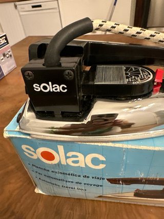 Plancha de viaje Solac automática