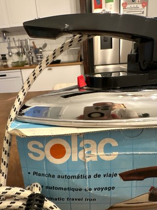 Plancha de viaje Solac automática