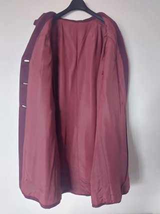 Abrigo oversize morado elegante