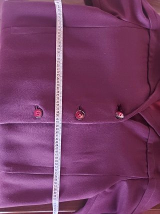 Abrigo oversize morado elegante