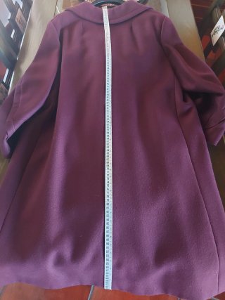 Abrigo oversize morado elegante