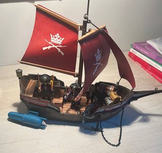 Barco pirata y figuras Playmobil