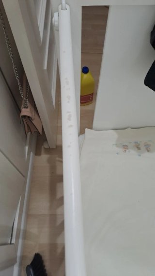 Cuna blanca con osito