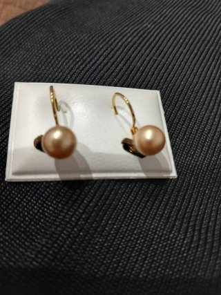 Pendientes de perla dorados
