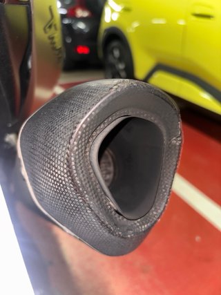 Tubo Akrapovič TMAX Carbono