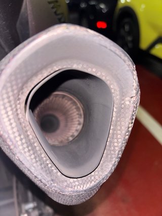 Tubo Akrapovič TMAX Carbono