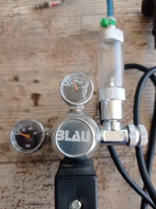 Regulador Blau con cuentagotas y solenoide