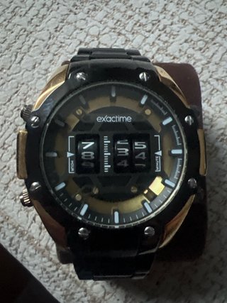 Reloj Exactime Negro y Dorado