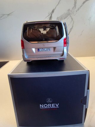 Norev Mercedes-Benz V-Class AMG-Line Gris