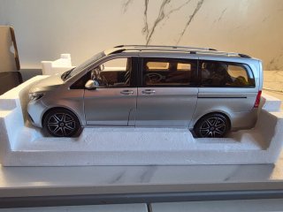 Norev Mercedes-Benz V-Class AMG-Line Gris