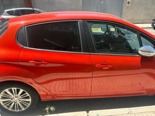 Peugeot 208 signature Puretech 2019