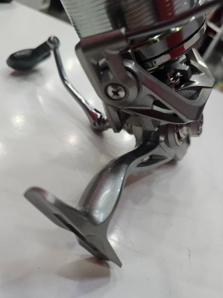 Carrete de Pesca NGK 8000 (Nuevo)