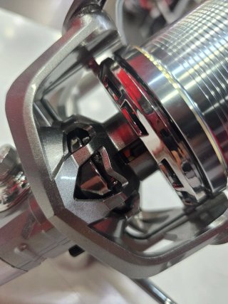 Carrete de Pesca NGK 8000 (Nuevo)