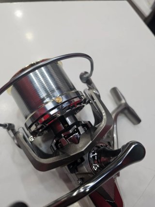 Carrete de Pesca NGK 8000 (Nuevo)