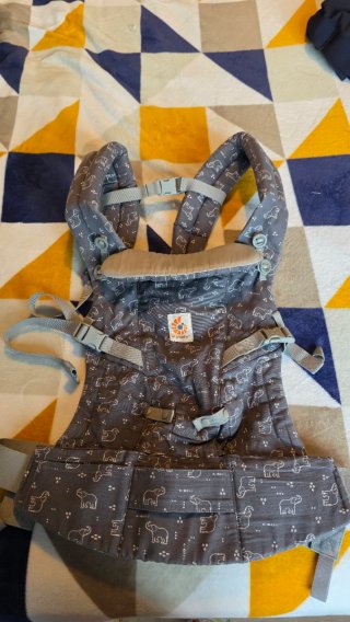 Mochila de Porteo Ergobaby Adapt + protector.