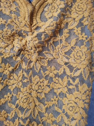 Top encaje amarillo
