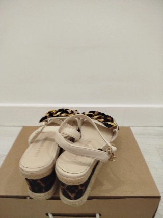 Sandalias cuña beige con estampado animal T41
