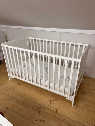 Cuna convertible a cama infantil