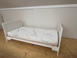 Cuna convertible a cama infantil