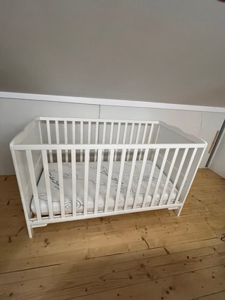 Cuna convertible a cama infantil