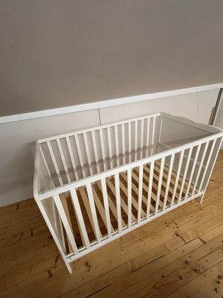 Cuna convertible a cama infantil