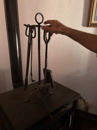 Chimenea de hierro negra
