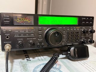 ICOM IC-736 HF/50MHz Alimentación 220V-Acoplador