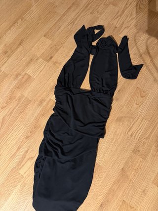 Vestido corto negro halter