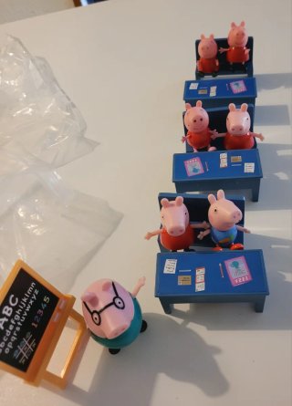 Juego Figuras Peppa Pig Aula