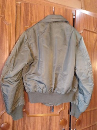 Cazadora Alpha Industries B15 verde militar