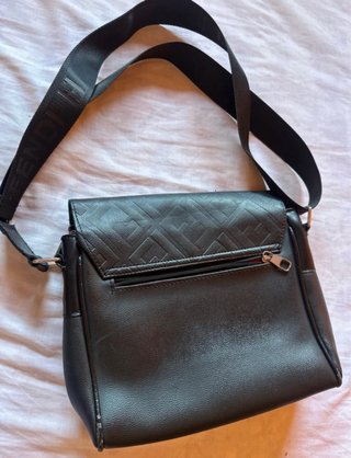 Bolso Fendi Negro con detalles rojos