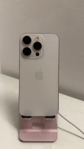 iPhone 15 Pro 128GB Blanco estrella.
