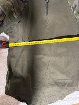 Camiseta militar verde y camuflaje