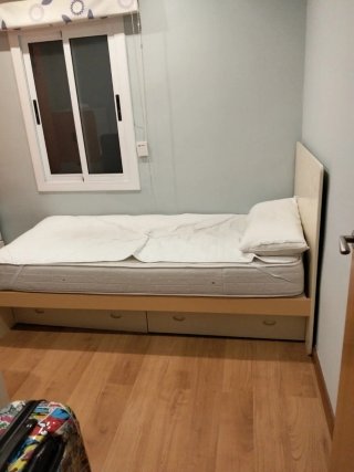 Mueble infantil naranja y blanco