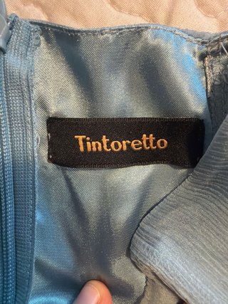 Vestido de seda azul con detalles
