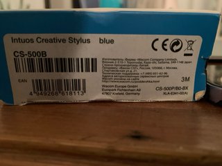 Lápiz Wacom azul con caja y accesorios