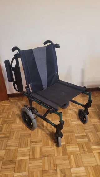Silla de ruedas Breezy. Ancho de asiento 48 cm