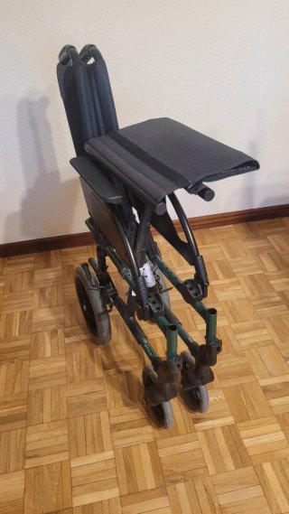 Silla de ruedas Breezy. Ancho de asiento 48 cm