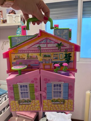 Casita Pinypon y caja de muñecos
